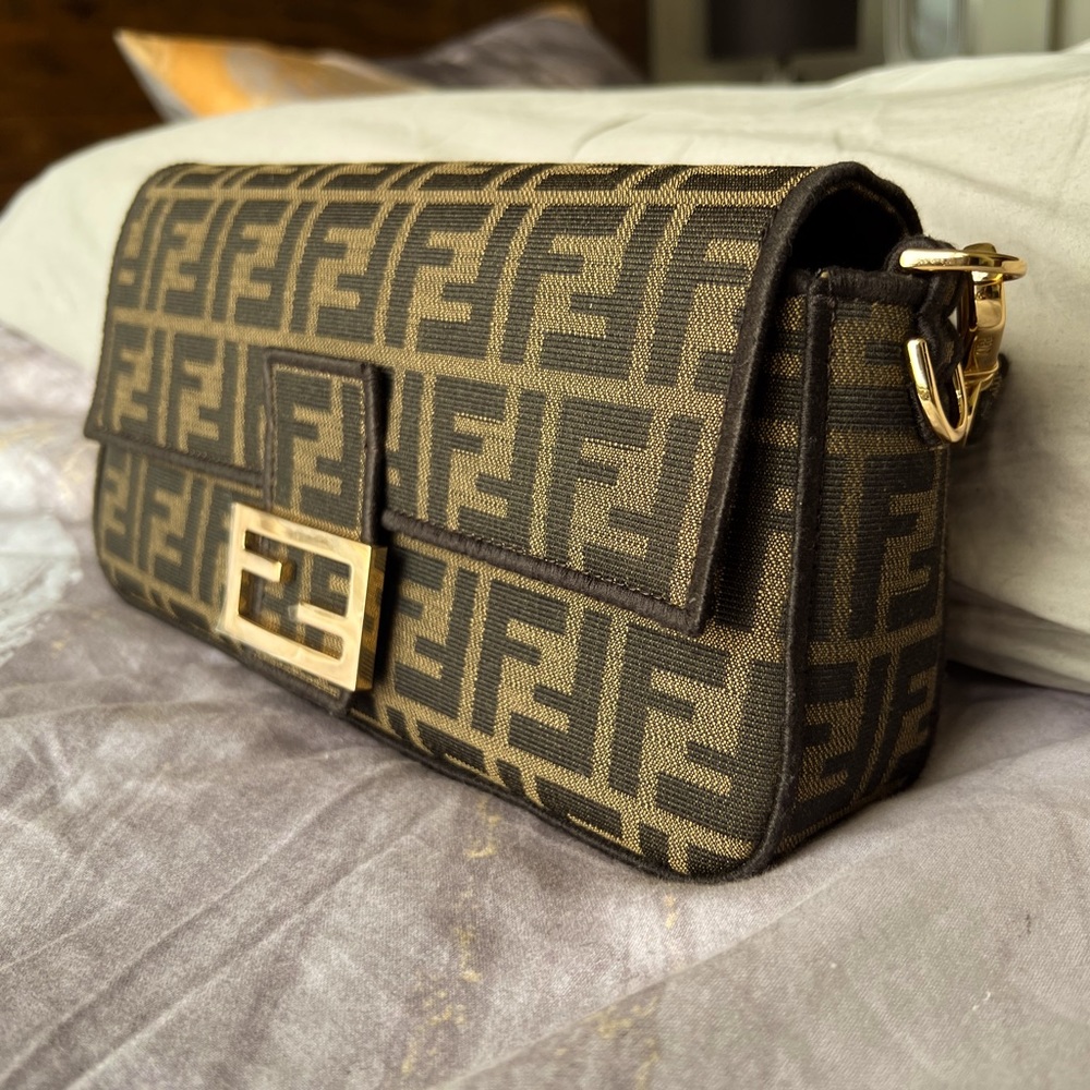 Fendi Logo Baguette
